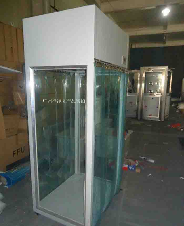 潔凈采樣車工作原理是從室內(nèi)空氣經(jīng)過(guò)初效過(guò)濾器、高效過(guò)濾器出風(fēng)的形式達(dá)到高潔凈度