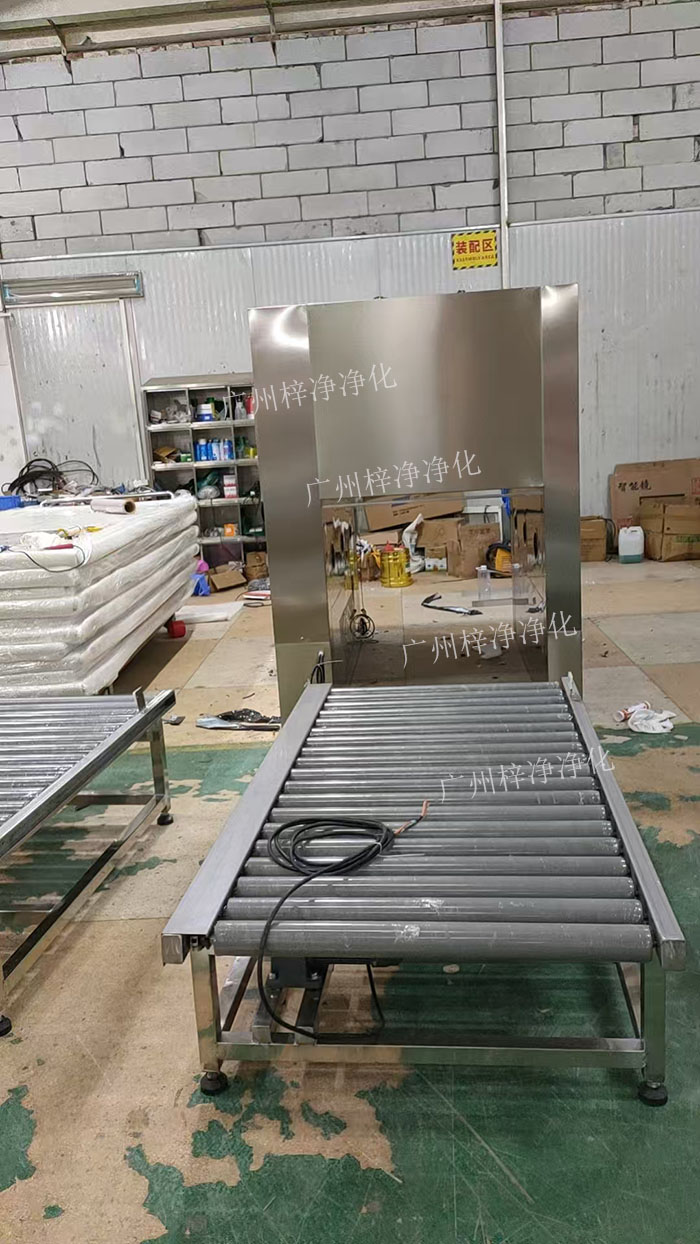 自動門層流傳遞窗可配合輸送線兩端設有自動門，實現物品的自動進出，減少人工操作。