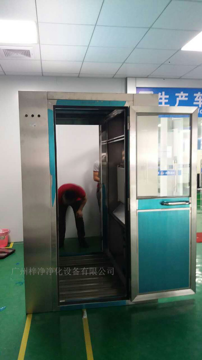 風(fēng)淋室的電源質(zhì)量問題往往容易被忽視,它不僅關(guān)系到風(fēng)淋室的使用效果 風(fēng)淋室的電源質(zhì)量問題往往容易被忽視,它不僅關(guān)系到風(fēng)淋室的使用效果