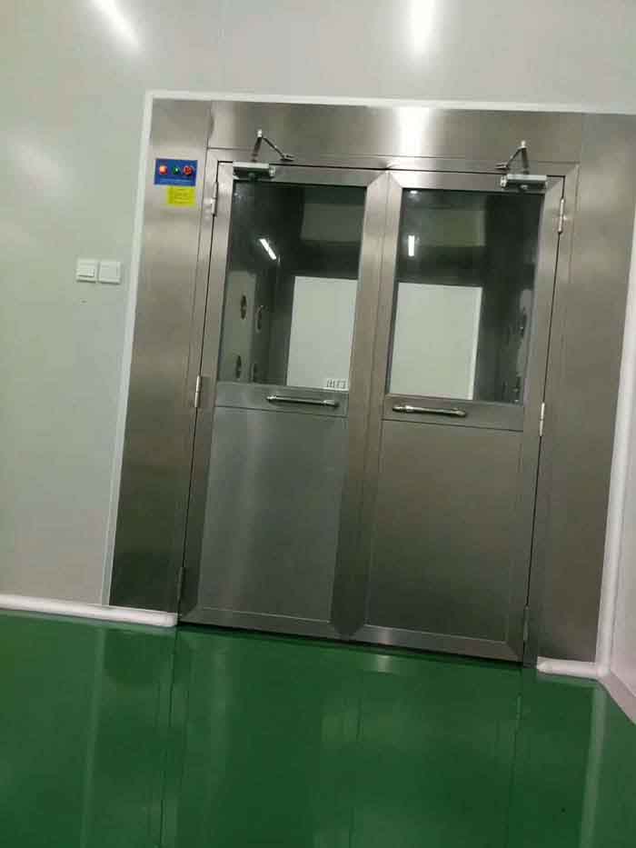 風(fēng)淋室的主要作用是對進(jìn)入潔凈室的人員進(jìn)行快速的人身凈化 風(fēng)淋室的主要作用是對進(jìn)入潔凈室的人員進(jìn)行快速的人身凈化