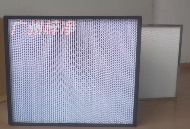 HS有隔板高效過(guò)濾器 HS有隔板高效過(guò)濾器可廣泛用于光學(xué)電子、LCD液晶制造,生物醫(yī)藥、精密儀器、飲料食品,PCB印刷等行業(yè)無(wú)塵凈化車(chē)間的空調(diào)末端送風(fēng)處。