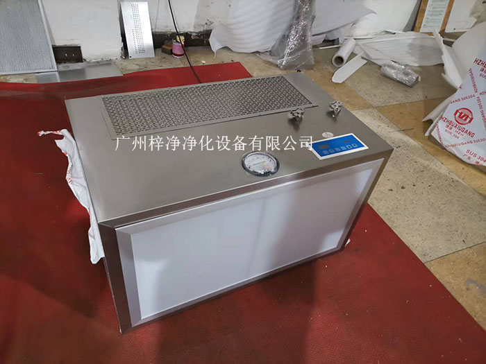 潔凈層流罩與層流傳遞窗都是醫藥行業的層流凈化設備選擇之一